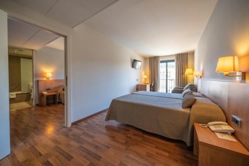 a hotel room with a bed and a bathroom at Hotel Medes II in L'Estartit