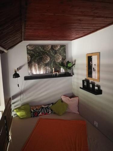 a corner of a room with a couch with pillows at Kis Vitorlás in Balatonmáriafürdő