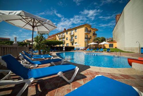 Бассейн в Hotel Atlántico Sanxenxo или поблизости