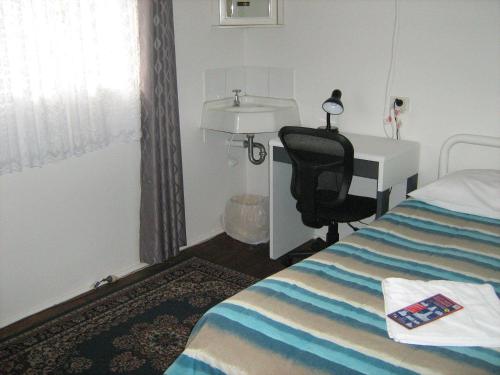 a bedroom with a bed and a desk at Kookaburra Inn in Brisbane