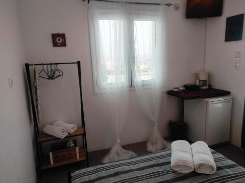 a bedroom with a bed and a mirror and a window at Prickly Pear House in Plaka Milou