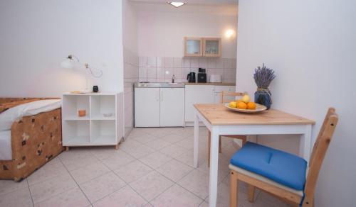 Η κουζίνα ή μικρή κουζίνα στο Apartments Dilk