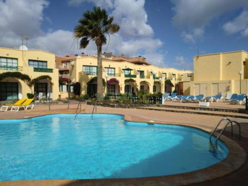 a large swimming pool in front of a hotel at Captivating Duplex on the Castillo Mar Complex in Caleta De Fuste