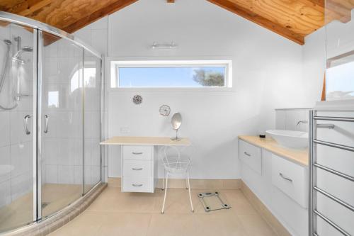 Gallery image of Stroll to the Sea - Te Horo Beach Holiday House in Te Horo