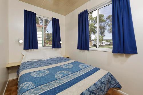 Кровать или кровати в номере Mudgee Valley Park
