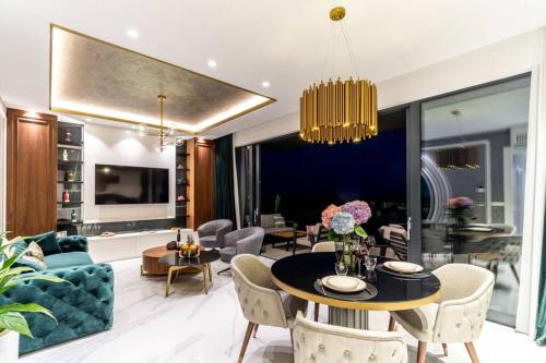 DUBROVNIK VISTA RESIDENCE by DuHomes