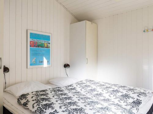 a bedroom with a bed and a picture on the wall at Enchanting Hideaway in Henne Town-By Traum in Henne Strand