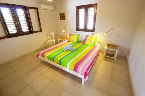 Giường trong phòng chung tại Kas Hoi in Sabalpalm Villas