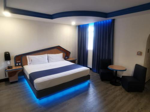 Una cama o camas en una habitación de Hotel Coacalco