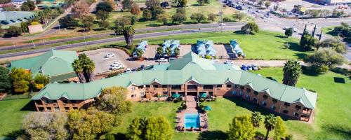 Bazén v ubytování Willows Garden Hotel Potchefstroom nebo v jeho okolí