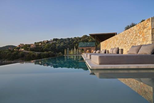 The swimming pool at or close to Azur Retreat