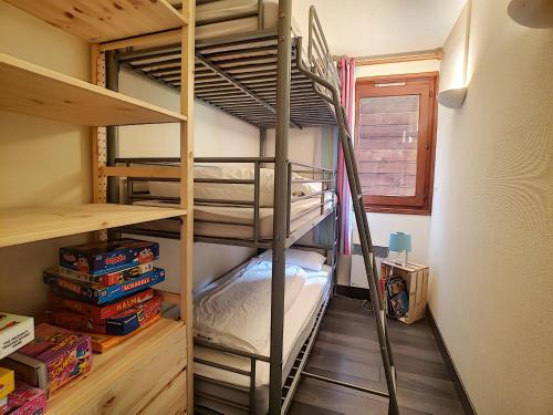 Μία ή περισσότερες κουκέτες σε δωμάτιο στο APPARTEMENT LUMINEUX -SAINT JEAN D'AULPS STATION- 6 PERS-ENCHAPLE A3