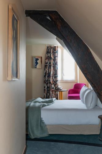 Letto o letti in una camera di Hôtel Saint-André des Arts