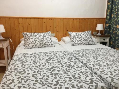 a bedroom with two beds with pillows on them at Los Morros in Arrieta