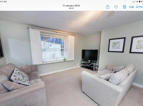 A seating area at Garden Flat 