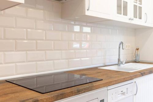 a kitchen with a sink and a counter top at Old Town IV by Next Stop Bilbao in Bilbao