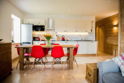 'Petite Ferme Les Bouts' Apartment, sleeps 6, Nr Morzine