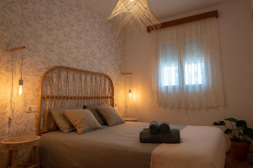 a bedroom with a bed with two towels on it at L' Espiga - Casa Rural in Deltebre