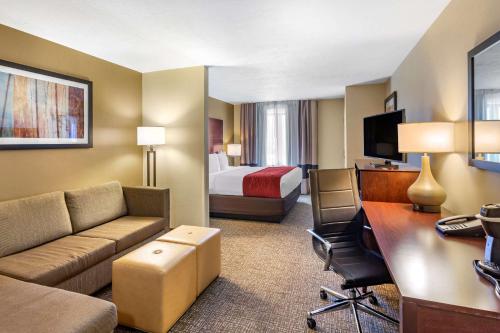 Гостиная зона в Comfort Inn & Suites Tooele-Salt Lake City