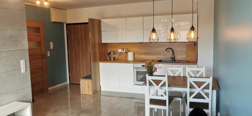 Η κουζίνα ή μικρή κουζίνα στο Zjawiskowy Apartament Bel Mare Parking Basen