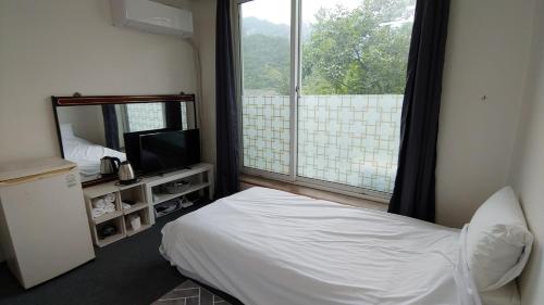 Ένα ή περισσότερα κρεβάτια σε δωμάτιο στο Seoraksan BanDalGom