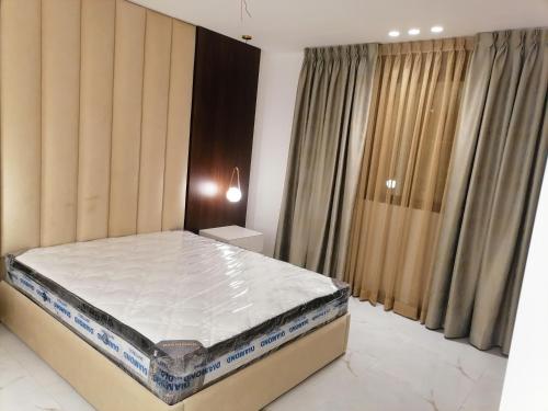 عمان شارع المدينه المنوره بجانب فندق موفنبيك الأردن rujm ash sharaʼirah booking com
