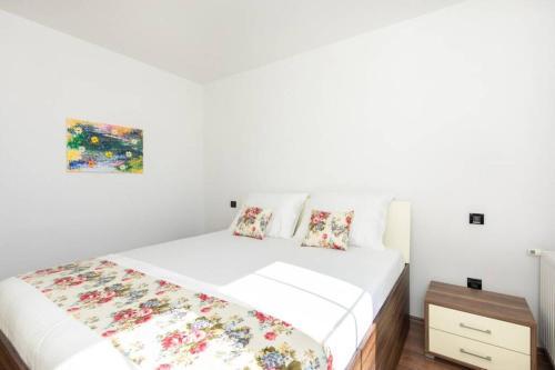 A bed or beds in a room at Apartment Natali Punat- free parking on premises
