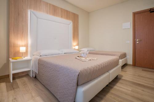 Postel nebo postele na pokoji v ubytování Hotel Suez