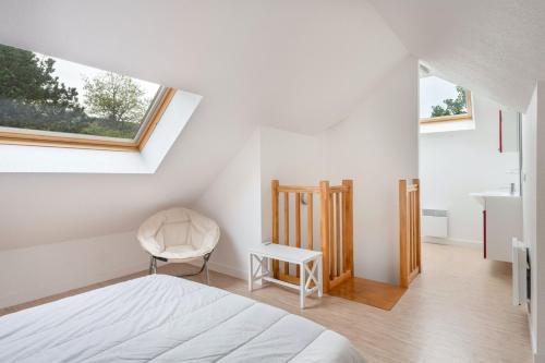 a bedroom with a bed and a chair and a window at À 200m du Port de Crouesty, Maison 6 personnes in Arzon