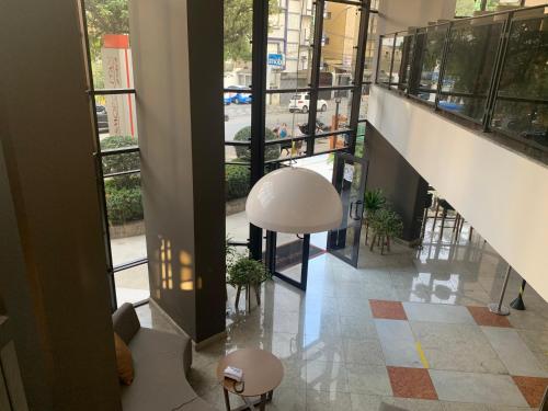 a hallway of a building with a table and a stool at Cosmopolitan Praia Flat in Santos