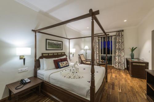 Кровать или кровати в номере Club Mahindra Munnar