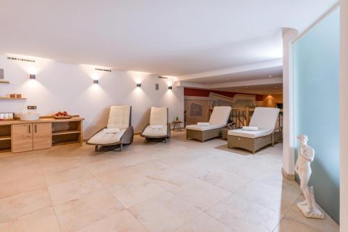 a salon with chairs and a waiting room at Hotel Glockenstuhl in Westendorf
