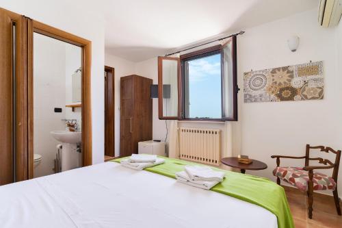 Giường trong phòng chung tại B&B Rosa Dei Venti