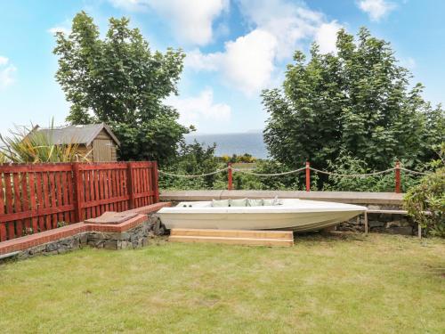 Fotografie z fotogalerie ubytování Llys Madoc, Basement Apartment v destinaci Penmaen-mawr