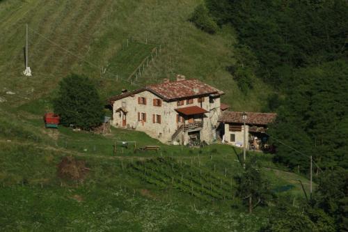an old house on the side of a hill at Ca' del Rì in Gargnano