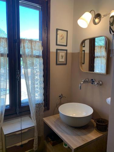 Un baño de Casette rosse nel borgo medievale di Fossanova