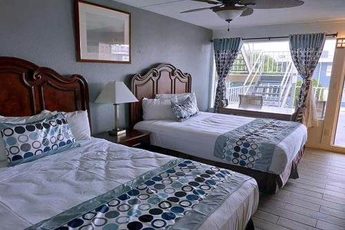 Un ou plusieurs lits dans un hébergement de l'établissement Sunset Beach Hotel