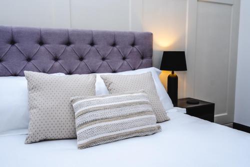 Postel nebo postele na pokoji v ubytování Best Stays York - Bishy Road Abode