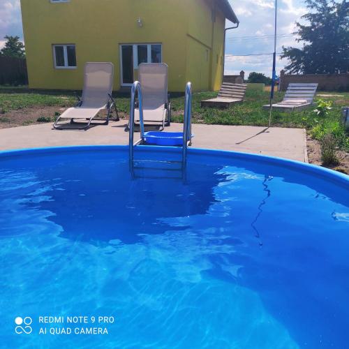 Piscina en o cerca de Mirella33