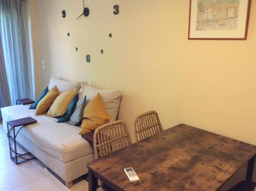 a living room with a couch and a table at Paradise Blue in Paradisos