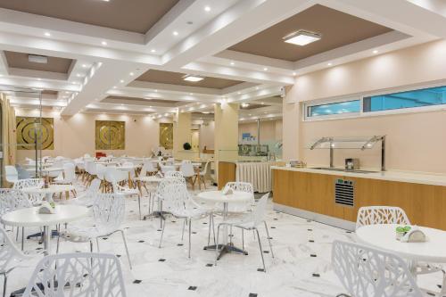 Roseland Hotelにあるレストランまたは飲食店
