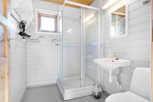 Koupelna v ubytování Arctic FjordCamp