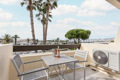 What Else - Port Nature - Vue Port - Parking - Village Naturiste
