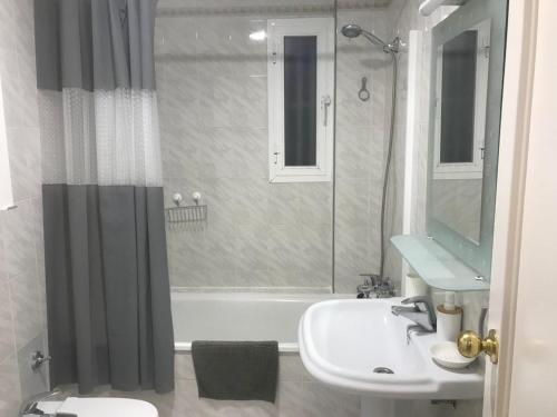 a bathroom with a sink and a bath tub at CANDESUN APARTMENT*** in Cala del Moral