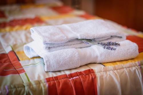 a pile of towels sitting on top of a bed at Apartamentos Maribel in Calaceite