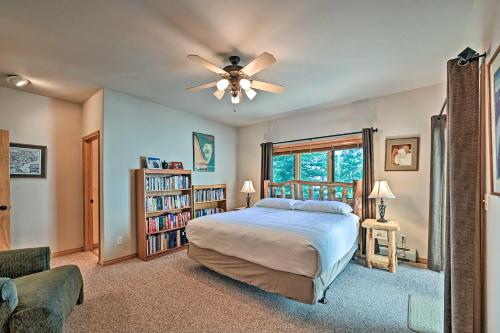 1 dormitorio con 1 cama y ventilador de techo en Mountain Home with Decks, Walk to Gondola, en Steamboat Springs