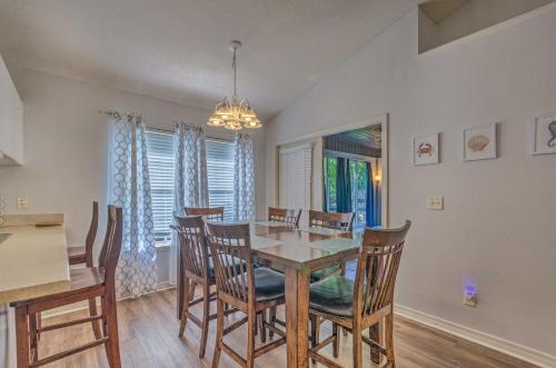 Foto dalla galleria di Home 10 Mi to Downtown Pensacola Pets Welcome! a Pensacola