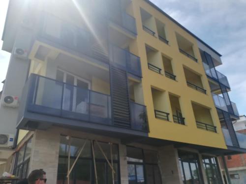 Budova, kde se aparthotel nachází