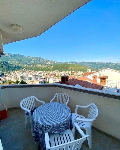 Ein allgemeiner Bergblick oder ein Berglick von der Ferienwohnung aus