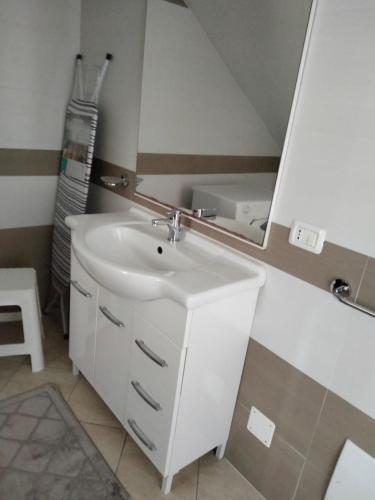 a bathroom with a sink and a mirror at Dimora Arnesano in Torre Lapillo